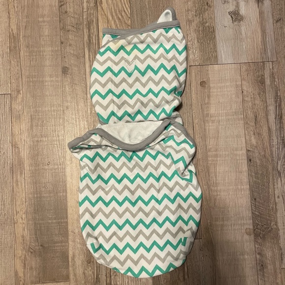 SwaddleMe Newborn Swaddle GUC - Picture 2 of 6